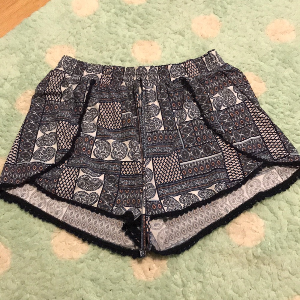 No comment design shorts